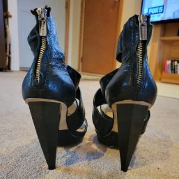 MICHAEL KORS "Jennings" Zip Back Shoe, Size 10 - Picture 2 of 4